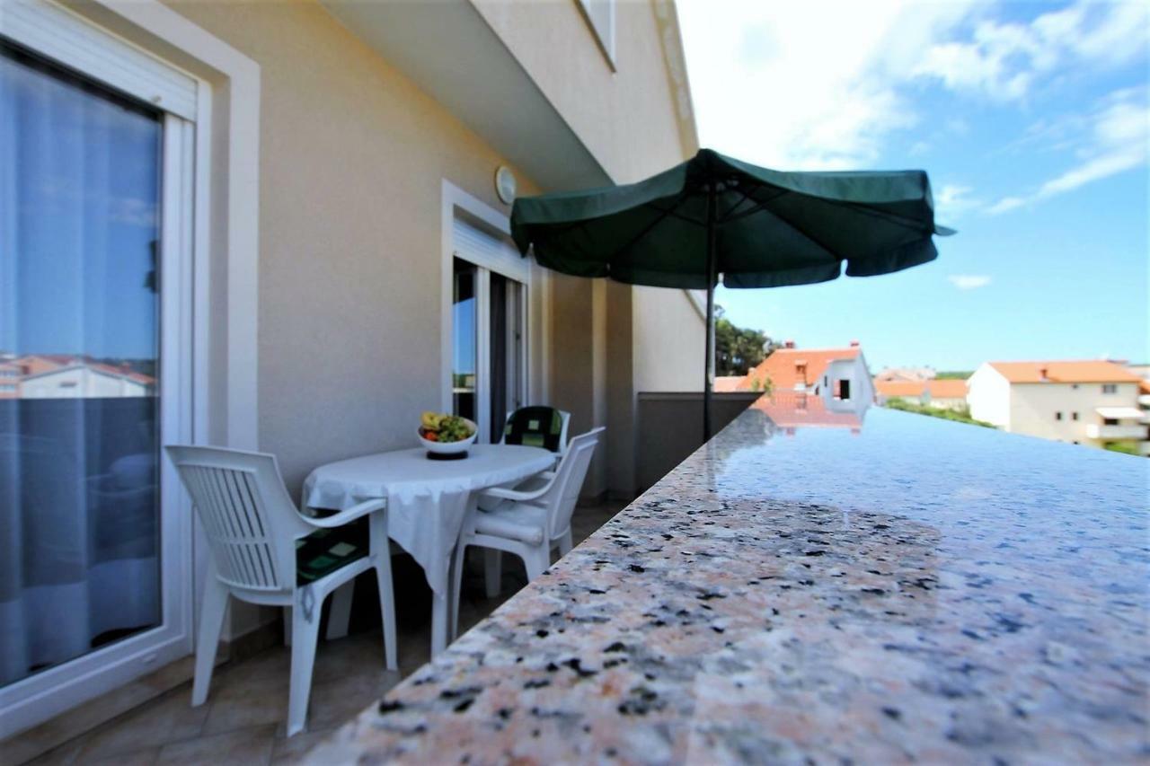 Apartments Macolic Rab Town Exterior foto